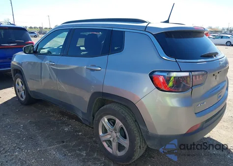 2024 Jeep Compass Latitude z USA, uszkodzony, nr VIN 3C4NJDBN4RT603696